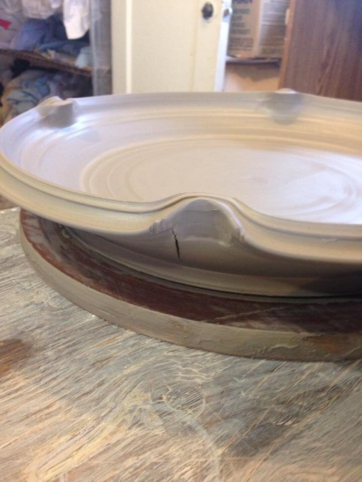 A split on the lip of a bowl