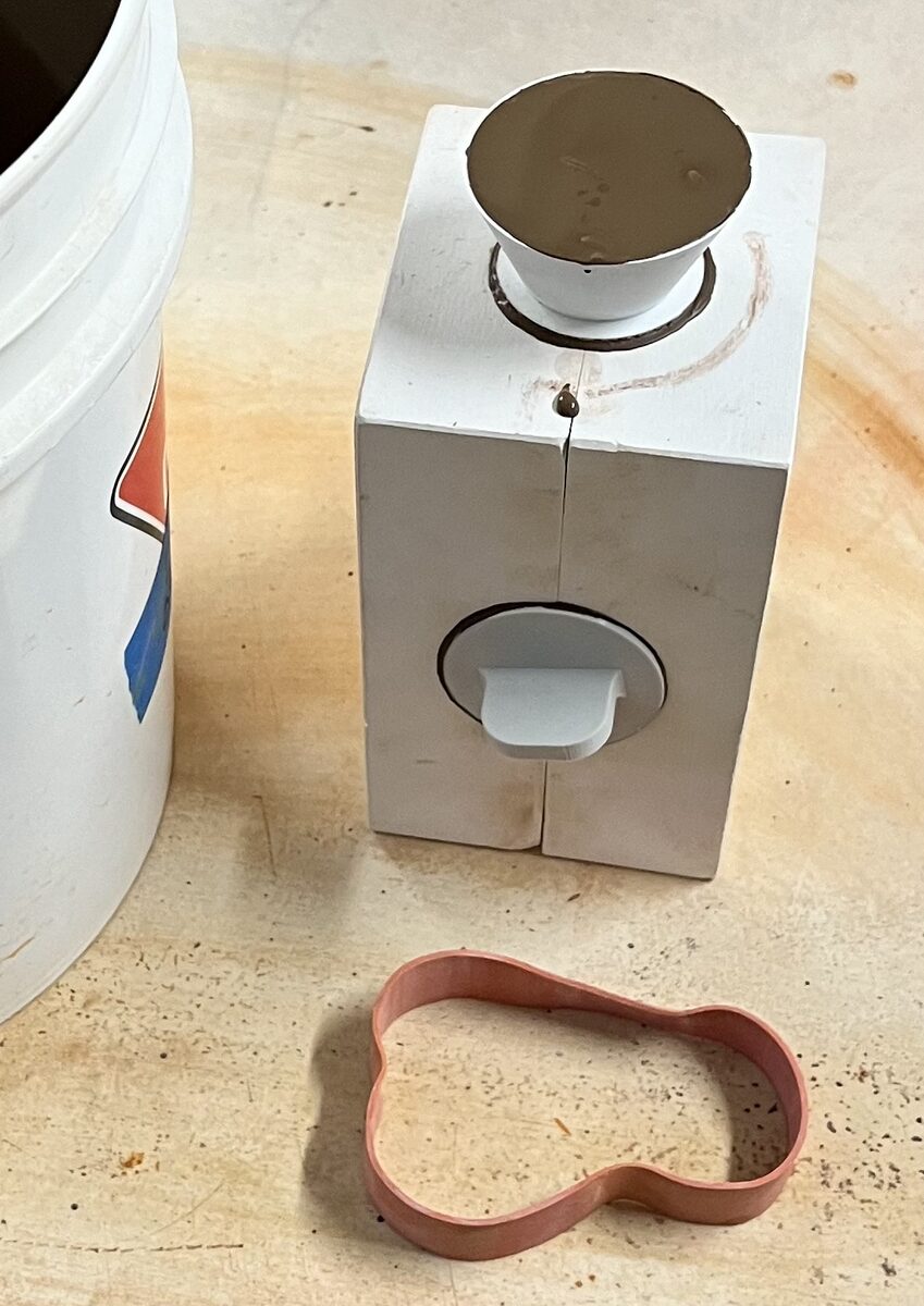 Plaster molds held together without straps
