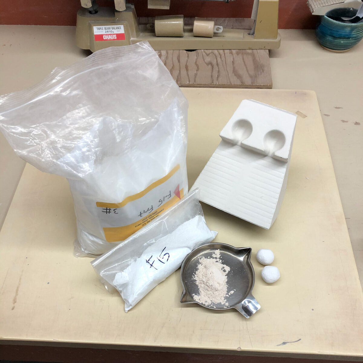 How to make melt flow test balls of frits Frit and veegum powder ready to mix with water